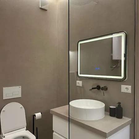 Bright & Modern Family Flat Apartment